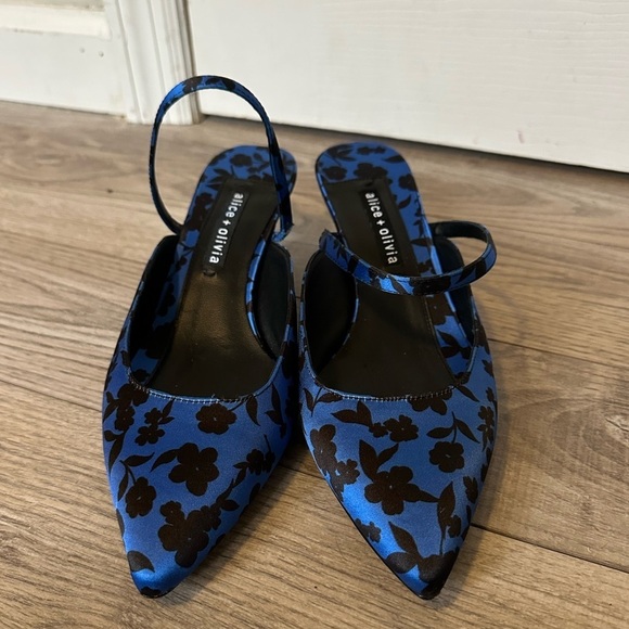 Alice and Olivia Marrgo Leather Kitten Heel Mule Blue and Black Floral - Picture 5 of 8